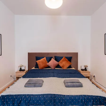 Апарт-отель Retreat Downtown