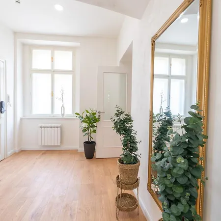 Апарт-отель Retreat Downtown Прага