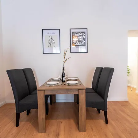מלון דירות Retreat Downtown