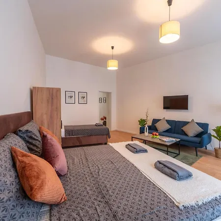 מלון דירות Retreat Downtown *